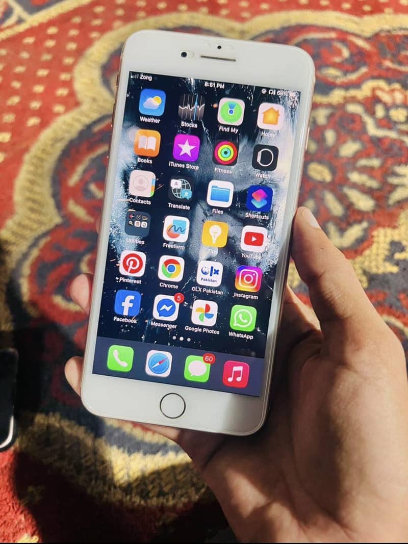 Apple iPhone 8 Plus 0
