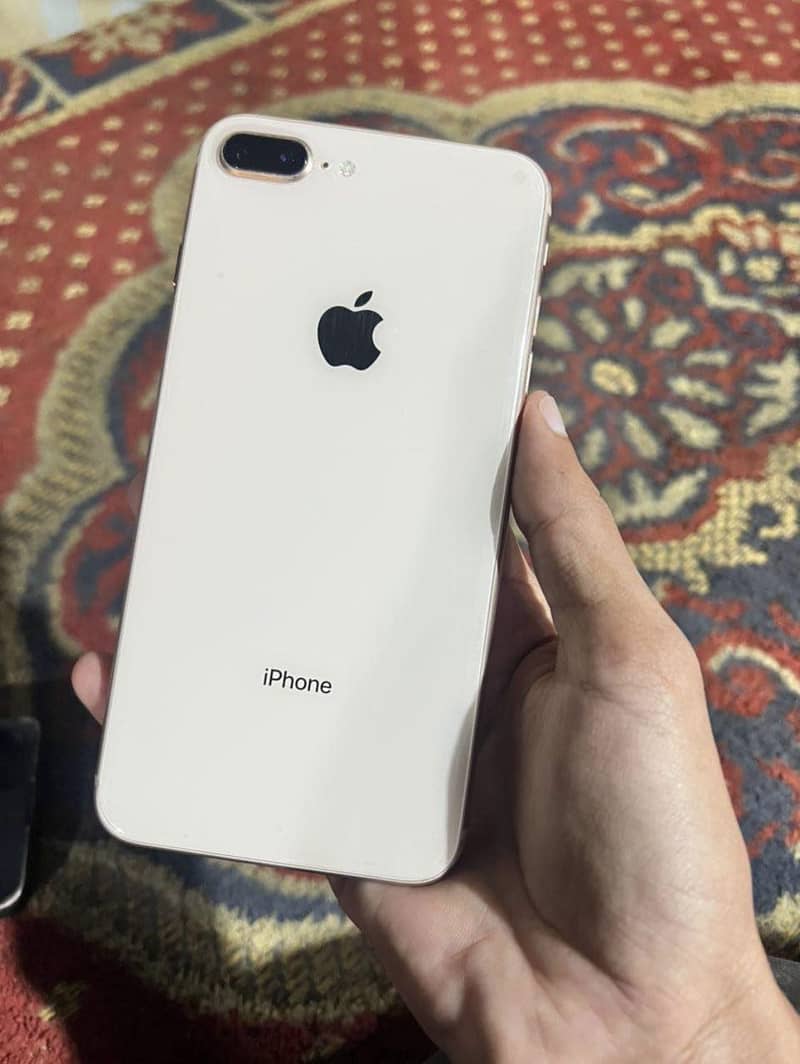Apple iPhone 8 Plus 1