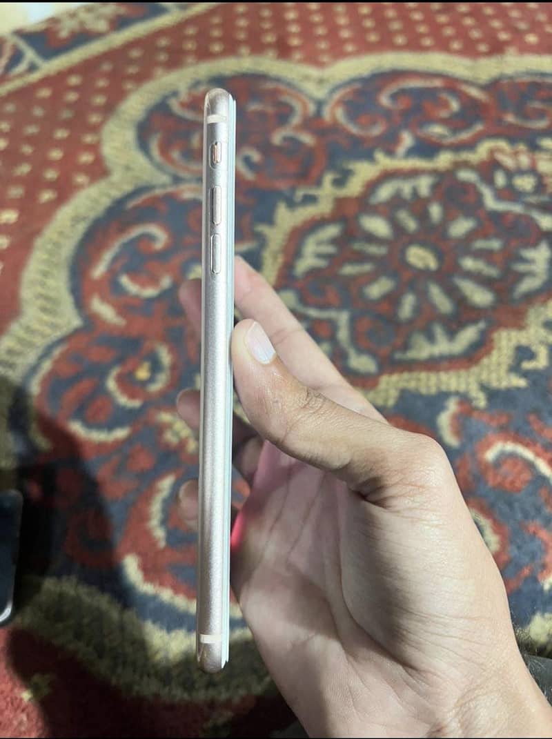 Apple iPhone 8 Plus 3