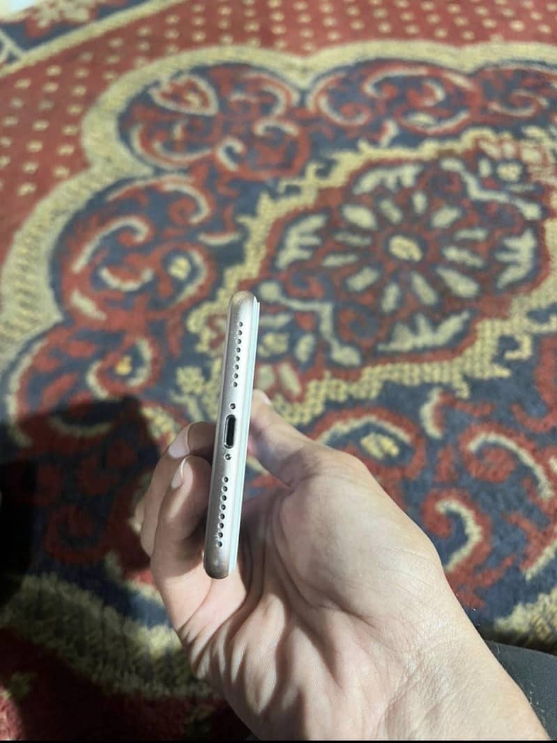 Apple iPhone 8 Plus 4