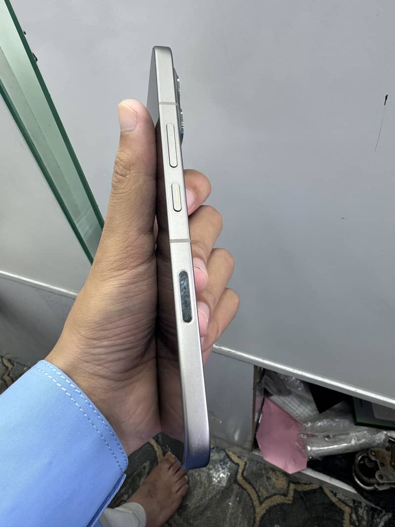 Infinix Note 60 Pro titanium grey 3