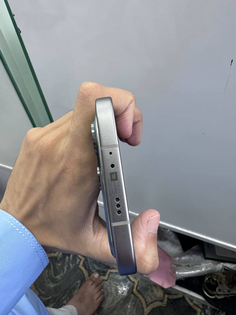 Infinix Note 60 Pro titanium grey 4