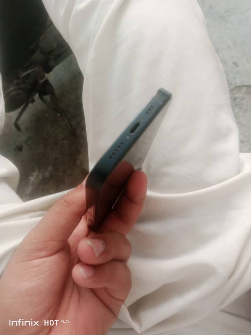 Apple iPhone 13 3