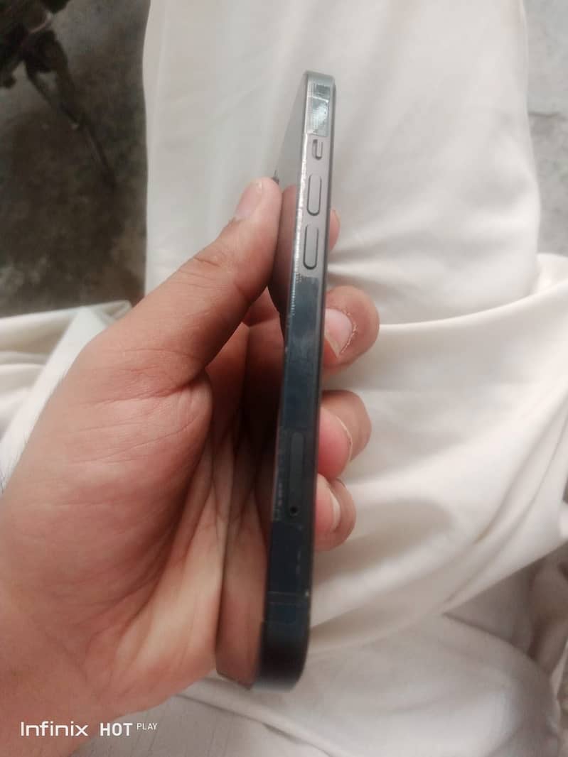 Apple iPhone 13 4