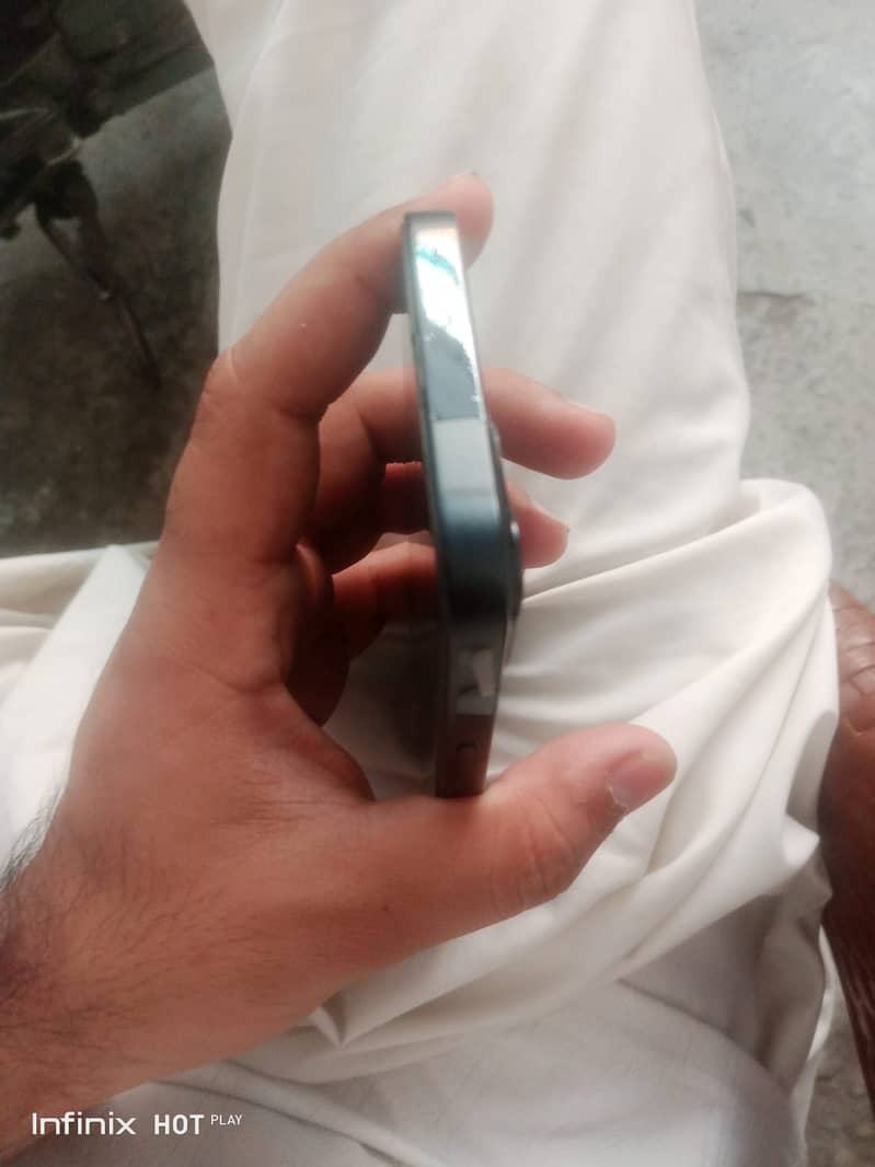Apple iPhone 13 5