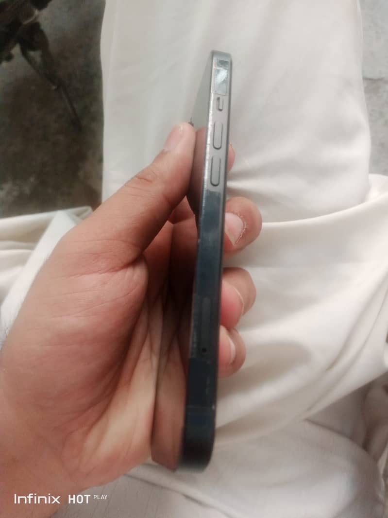 Apple iPhone 13 6