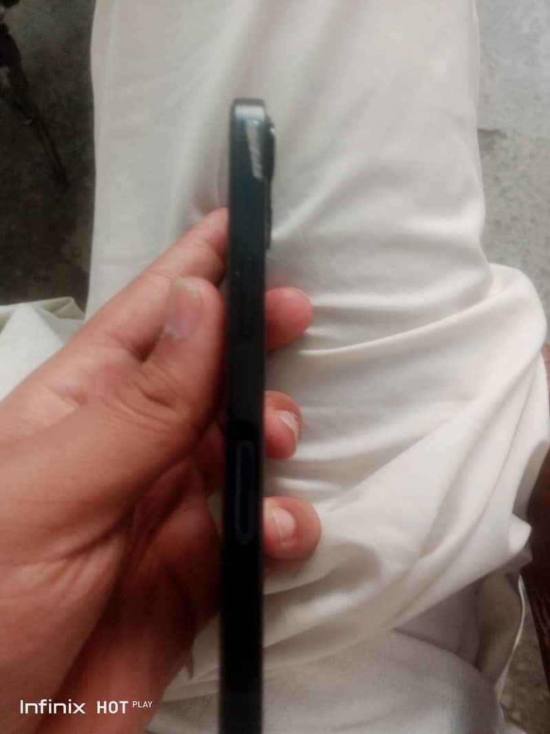 Apple iPhone 13 7