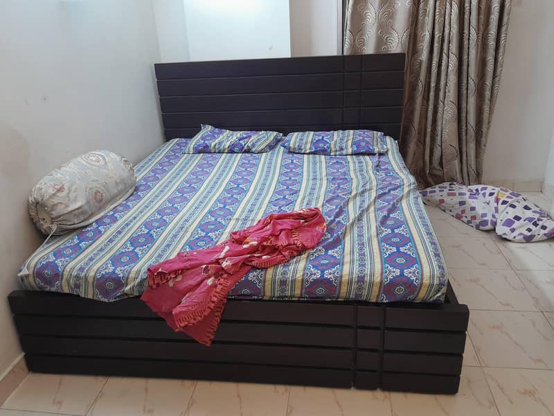 bed and table for sell 0