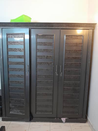 good condition wardrobes available for sale