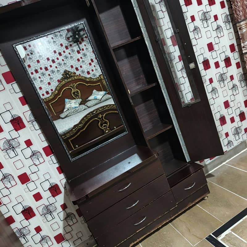 Dressing table 0
