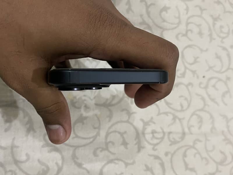 Apple iPhone 15 4