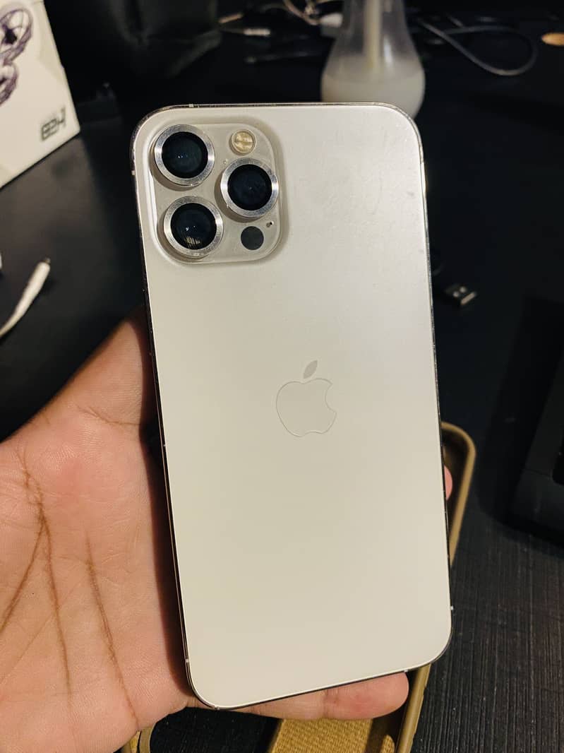 Apple iPhone 12 Pro Max 4