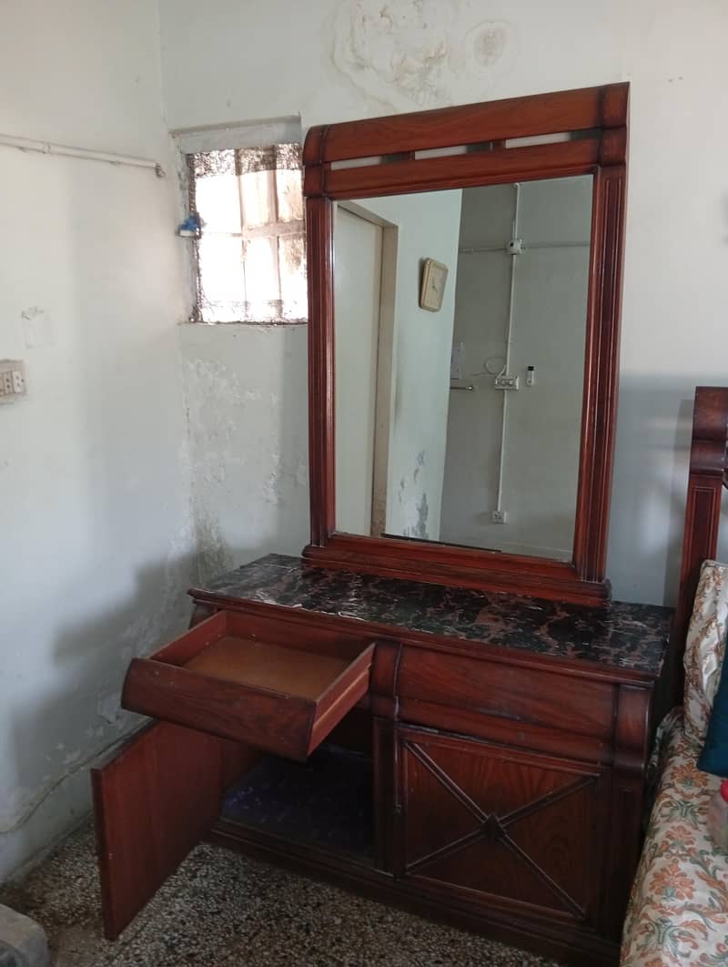 dressing table 6
