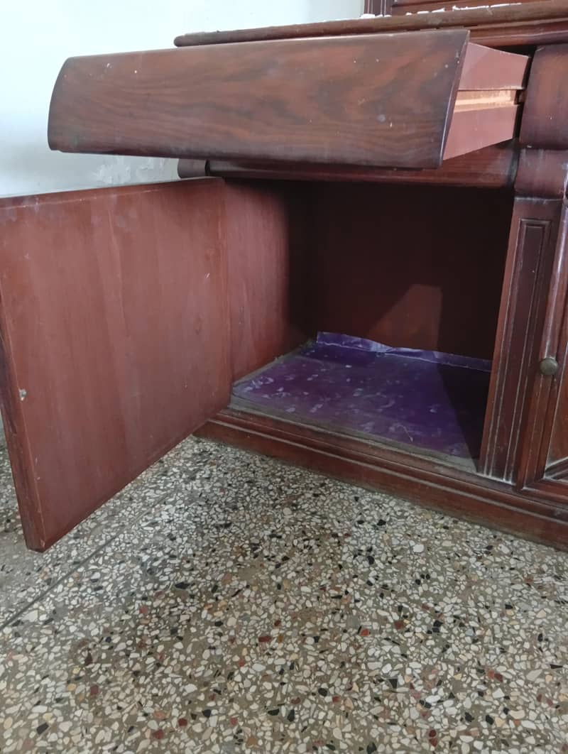 dressing table 7