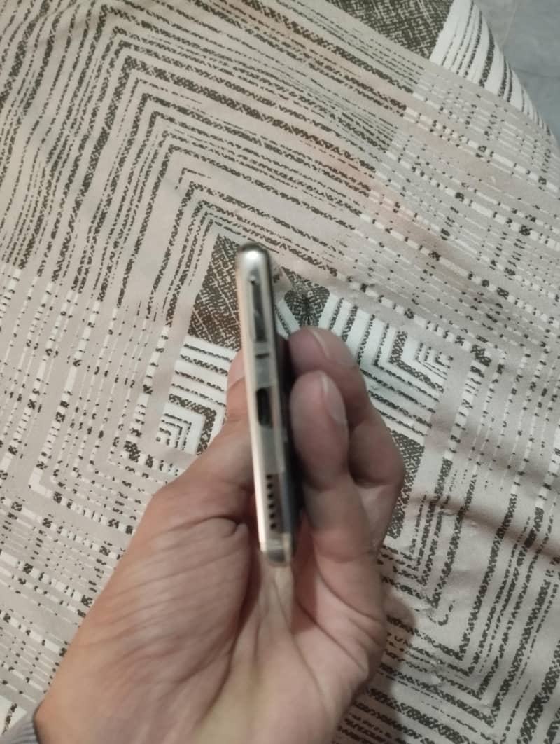 Tecno CAMON 40 Pro 4