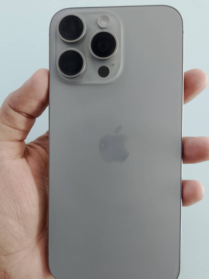 Apple iPhone 15 Pro Max 2