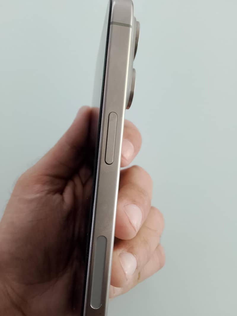 Apple iPhone 15 Pro Max 3