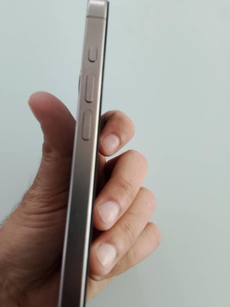 Apple iPhone 15 Pro Max 4