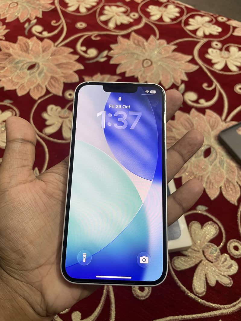 Apple iPhone 16e 0