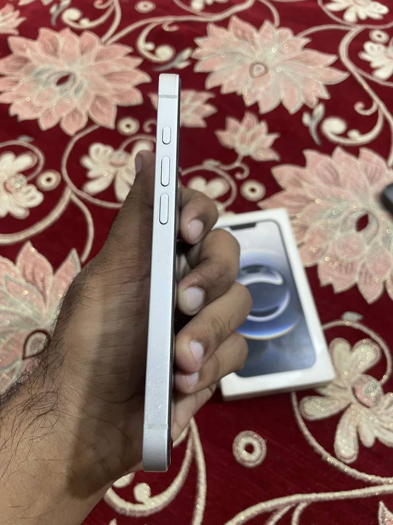 Apple iPhone 16e 15