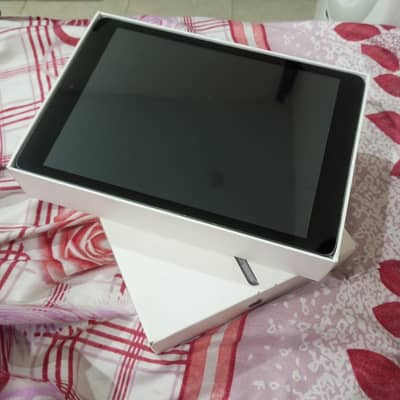 ipad 9 gen with box all ok 64gb