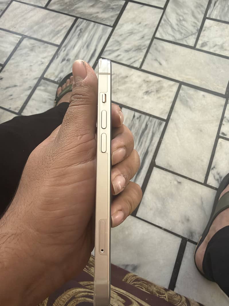 Apple iPhone 14 5