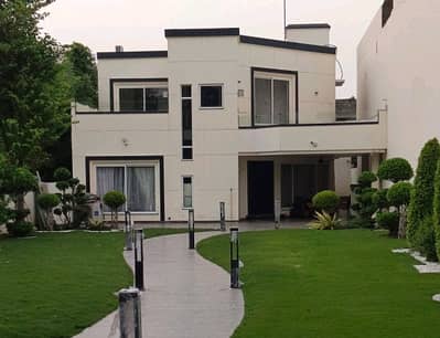 Prime Location House Sized 30 Marla In Model Town - Block G