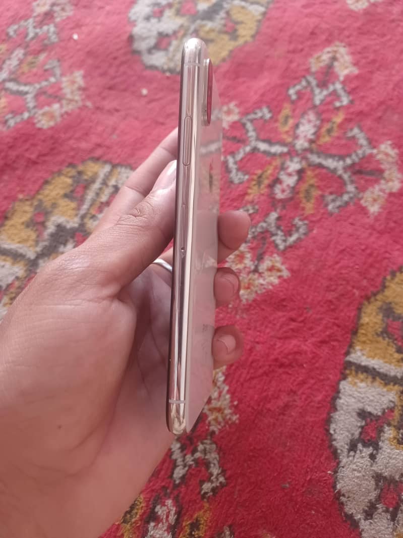 Apple iPhone XS 1
