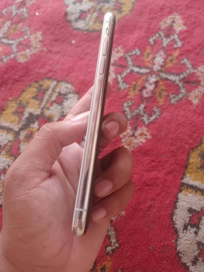 Apple iPhone XS 3