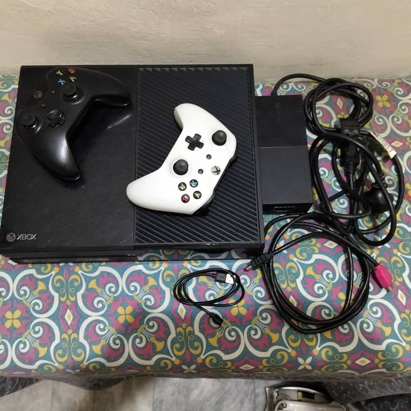 Xbox one with 2 controllers 1