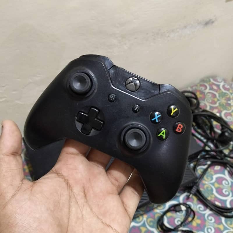 Xbox one with 2 controllers 2