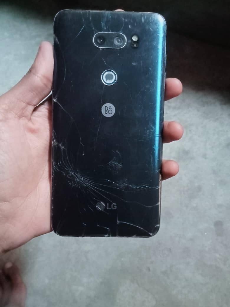LG V30 3
