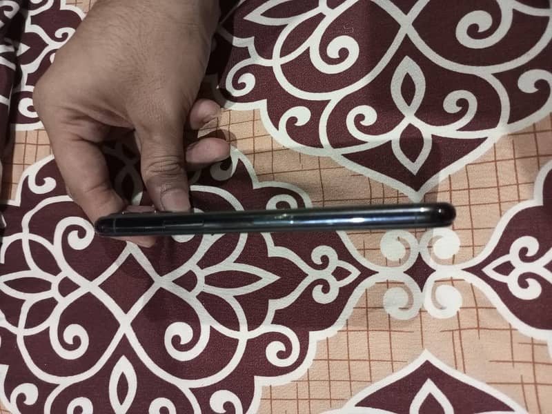 Apple iPhone 11 Pro 4
