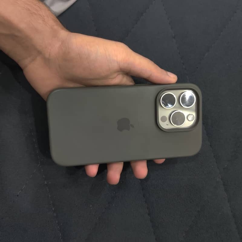 Apple iPhone 15 Pro Max Bypass 2