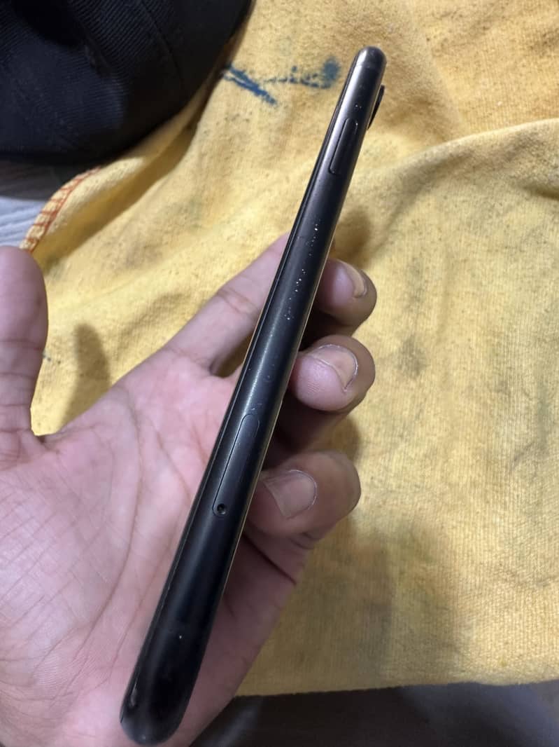 Apple iPhone XR 4
