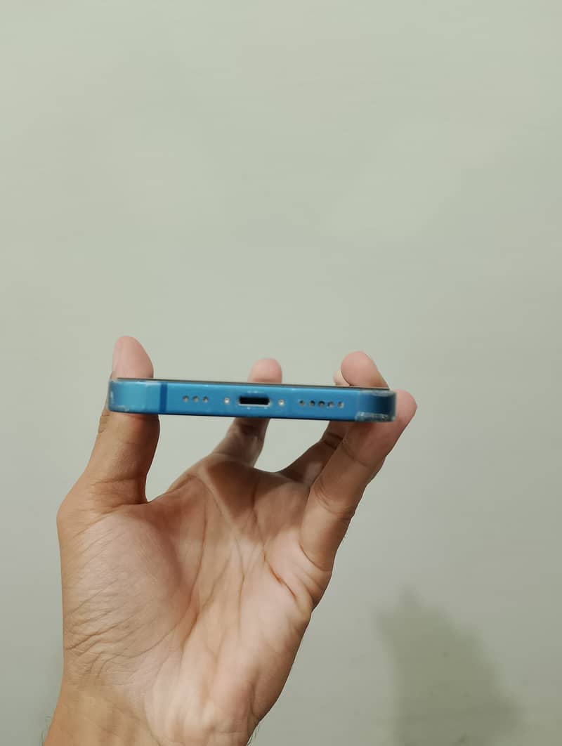 Apple iPhone 13 2