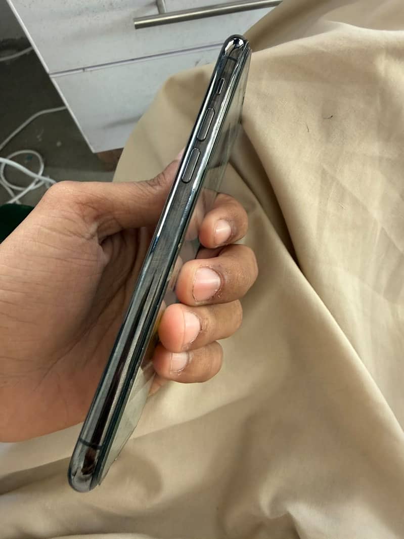 Apple iPhone 11 Pro 1