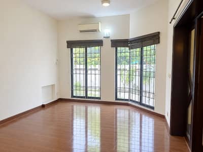 DHA Phase 3, 02 Bed, Luxurious Lower Portion For Rent. Original Pictures Attached