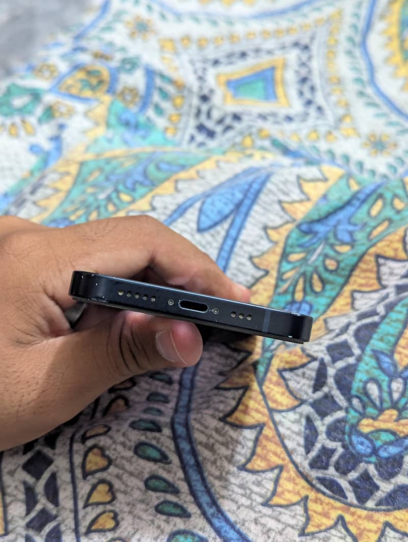 Apple iPhone 13 6