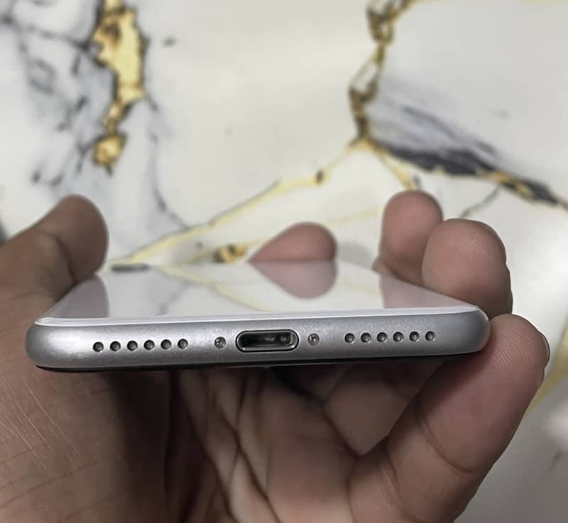 Apple iPhone SE 4