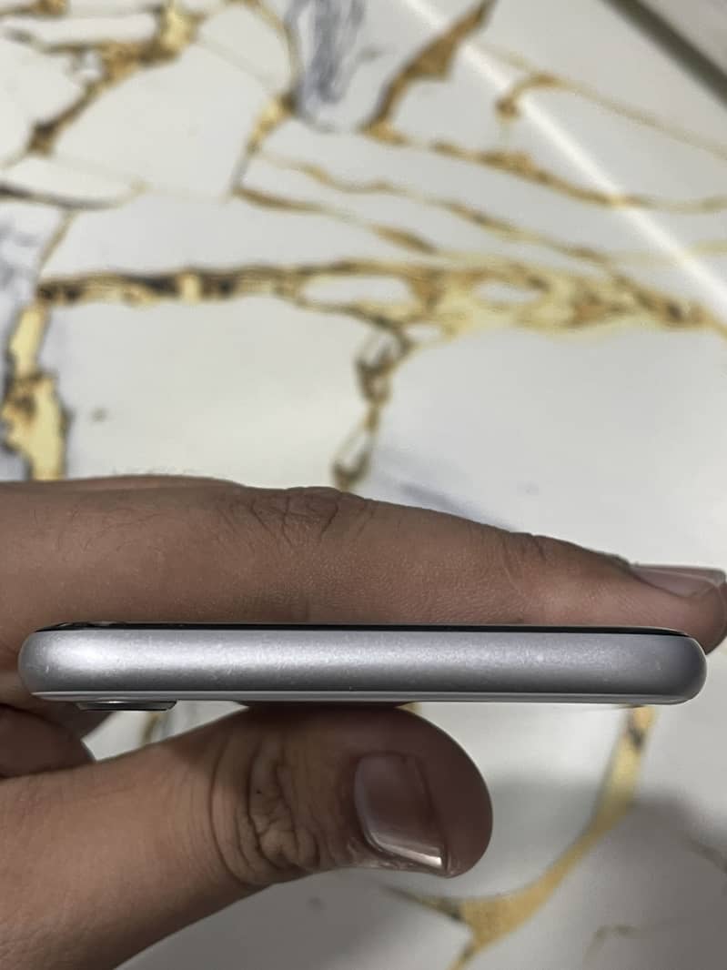 Apple iPhone SE 6