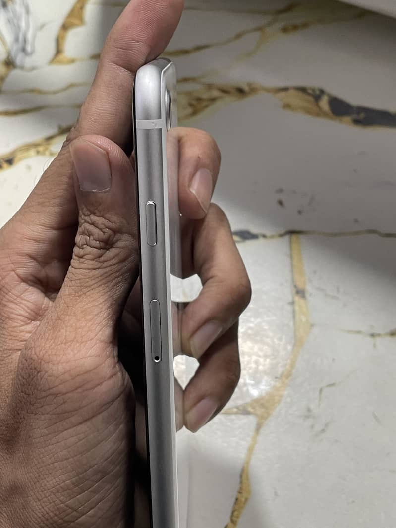Apple iPhone SE 7