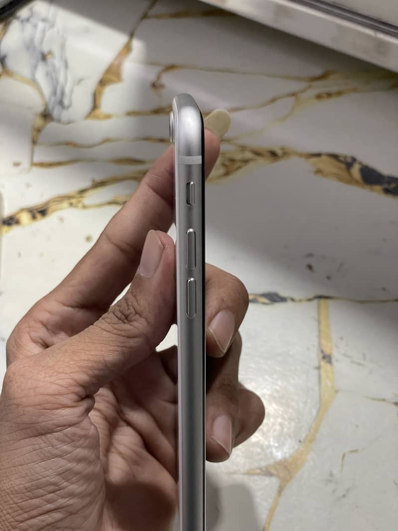 Apple iPhone SE 8