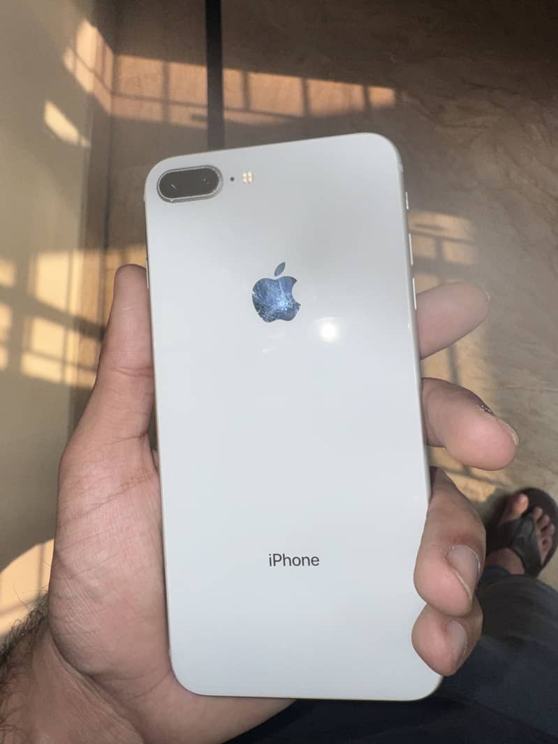 Apple iPhone 8 Plus 1