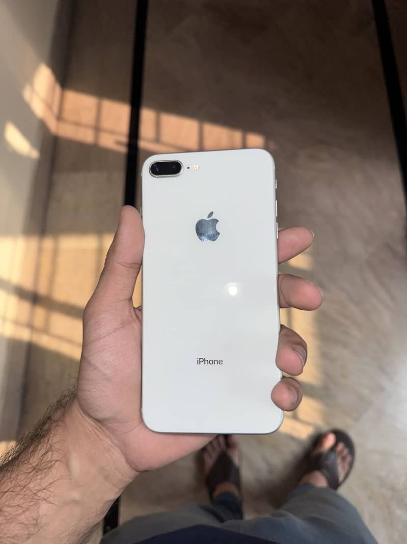 Apple iPhone 8 Plus 3