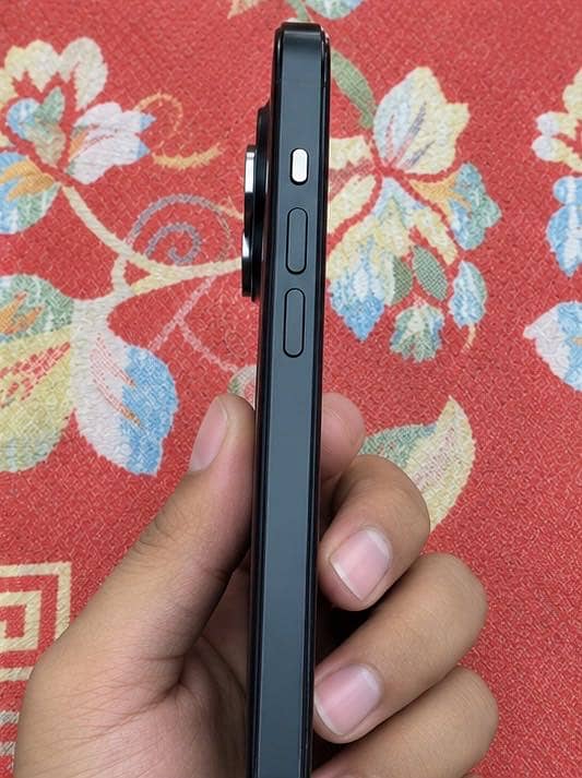 Apple iPhone 15 Pro 2