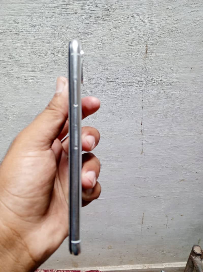 Apple iPhone XS Max 3