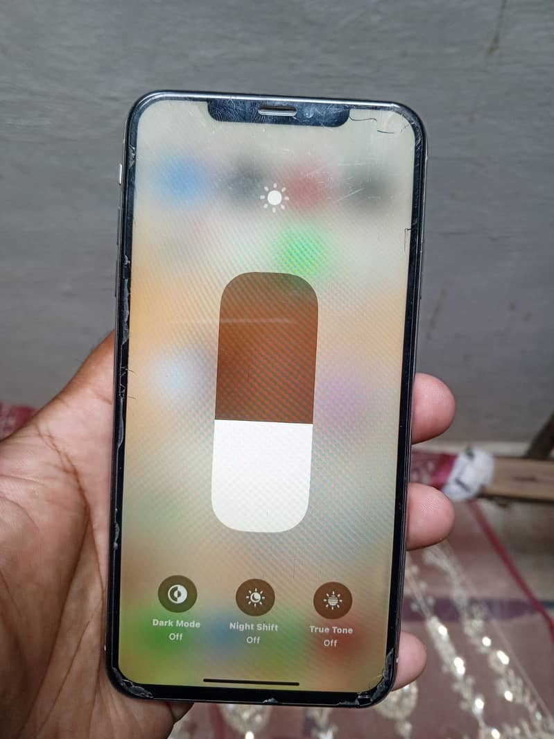 Apple iPhone XS Max 4