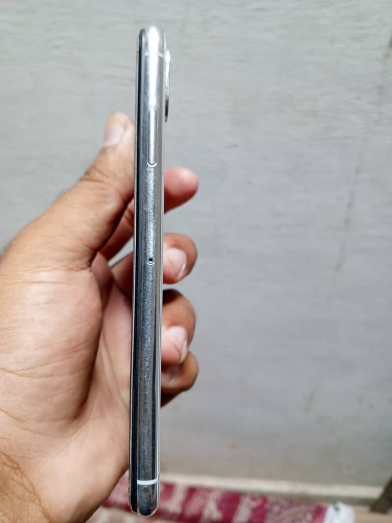 Apple iPhone XS Max 5