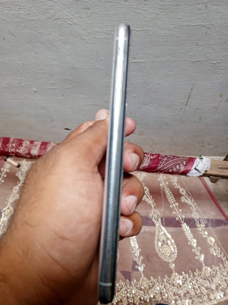 Apple iPhone XS Max 6